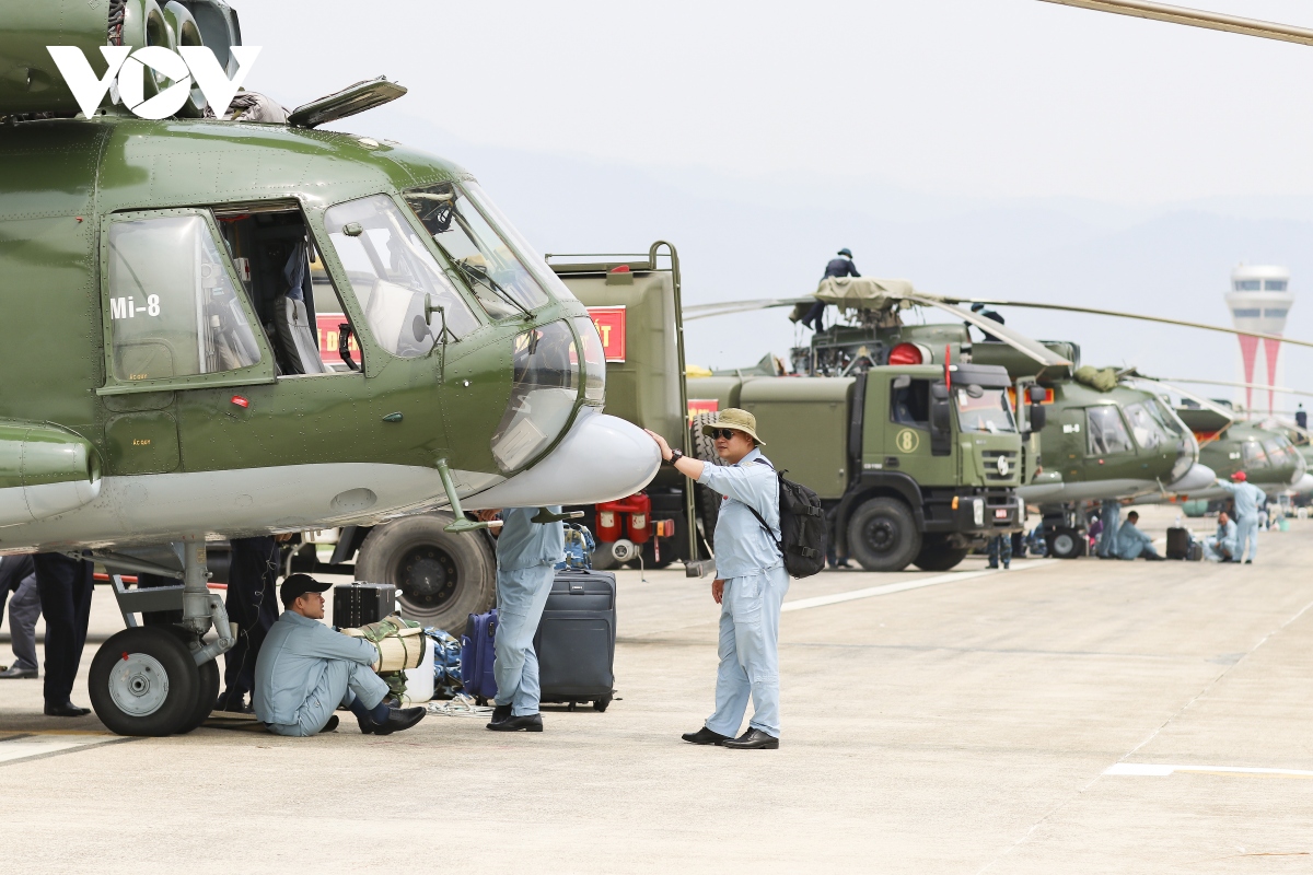 Cận cảnh dàn 12 chiếc trực thăng của Không quân Việt Nam lần đầu xuất hiện tại sân bay Điện Biên- Ảnh 7.