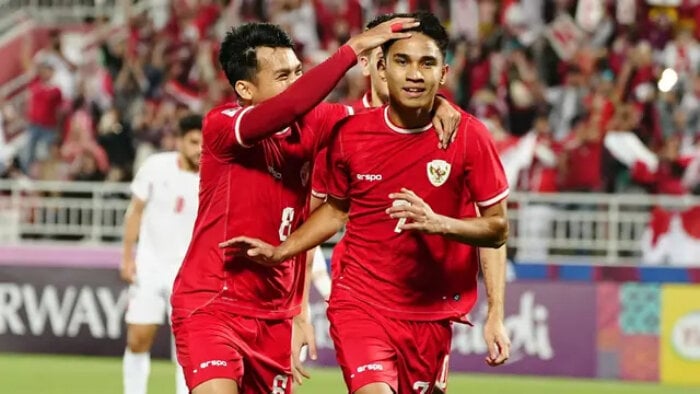 Vì sao cầu thủ U23 Indonesia ném biên thẳng vào lưới không tính bàn thắng?- Ảnh 1.