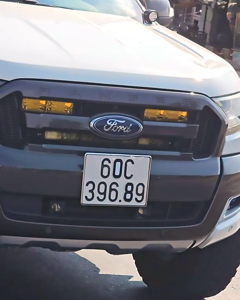 Văn hoá giao thông: Ford Ranger Raptor ngang nhiên dán biển số né phạt nguội- Ảnh 1.