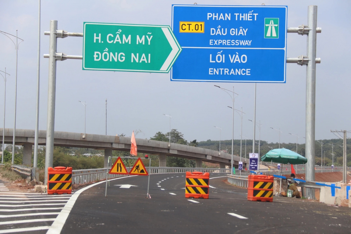 Cao tốc Phan Thiết-Dầu Giây bị cắt điện vì nợ tiền, Bộ GTVT lên tiếng- Ảnh 1.