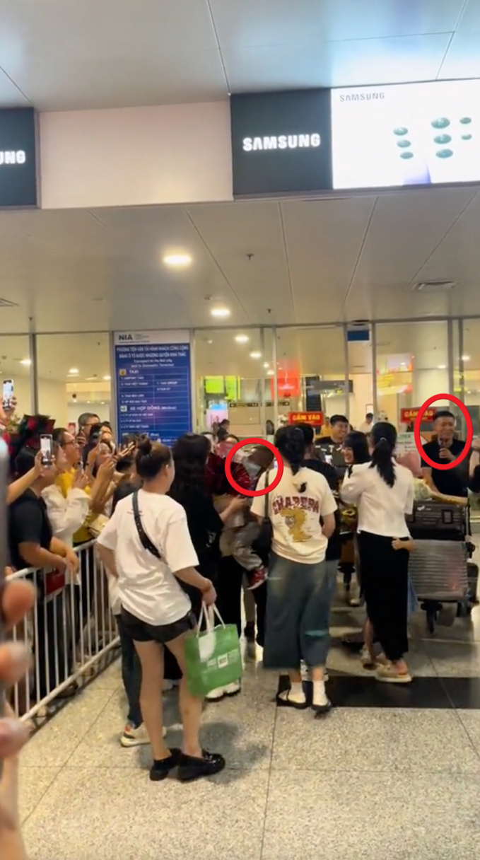 Sức hút khó tin của Lôi con ở Việt Nam: Fan xếp hàng đón ở sân bay, lên top trending khi diễn văn nghệ ở Hà Nam- Ảnh 3.