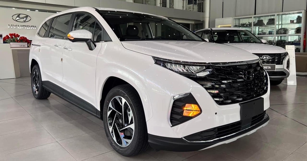 Hyundai Custin giảm giá 85 triệu tại đại lý: Bản 'full option' còn 914 triệu, rẻ ngang Innova Cross tiêu chuẩn