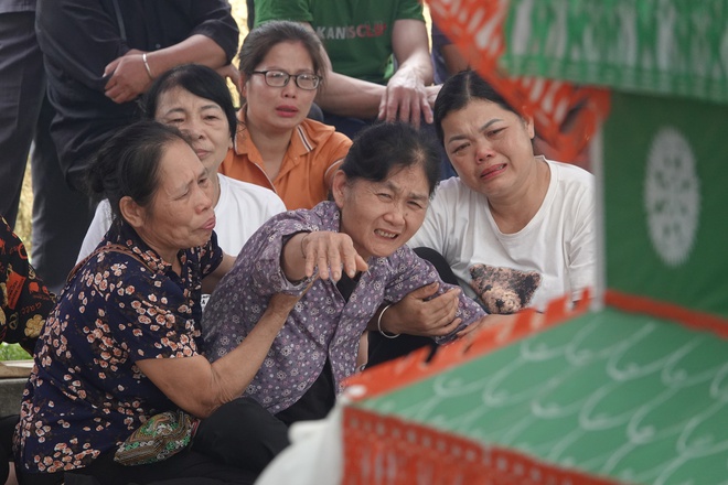 Xót lòng đám tang công nhân vụ tai nạn ở Yên Bái, người nhà kể lại giây phút chết lặng khi nghe tin- Ảnh 3.