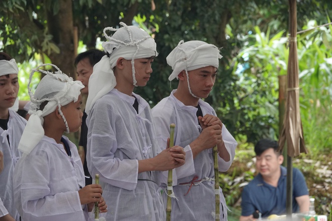 Xót lòng đám tang công nhân vụ tai nạn ở Yên Bái, người nhà kể lại giây phút chết lặng khi nghe tin- Ảnh 4.