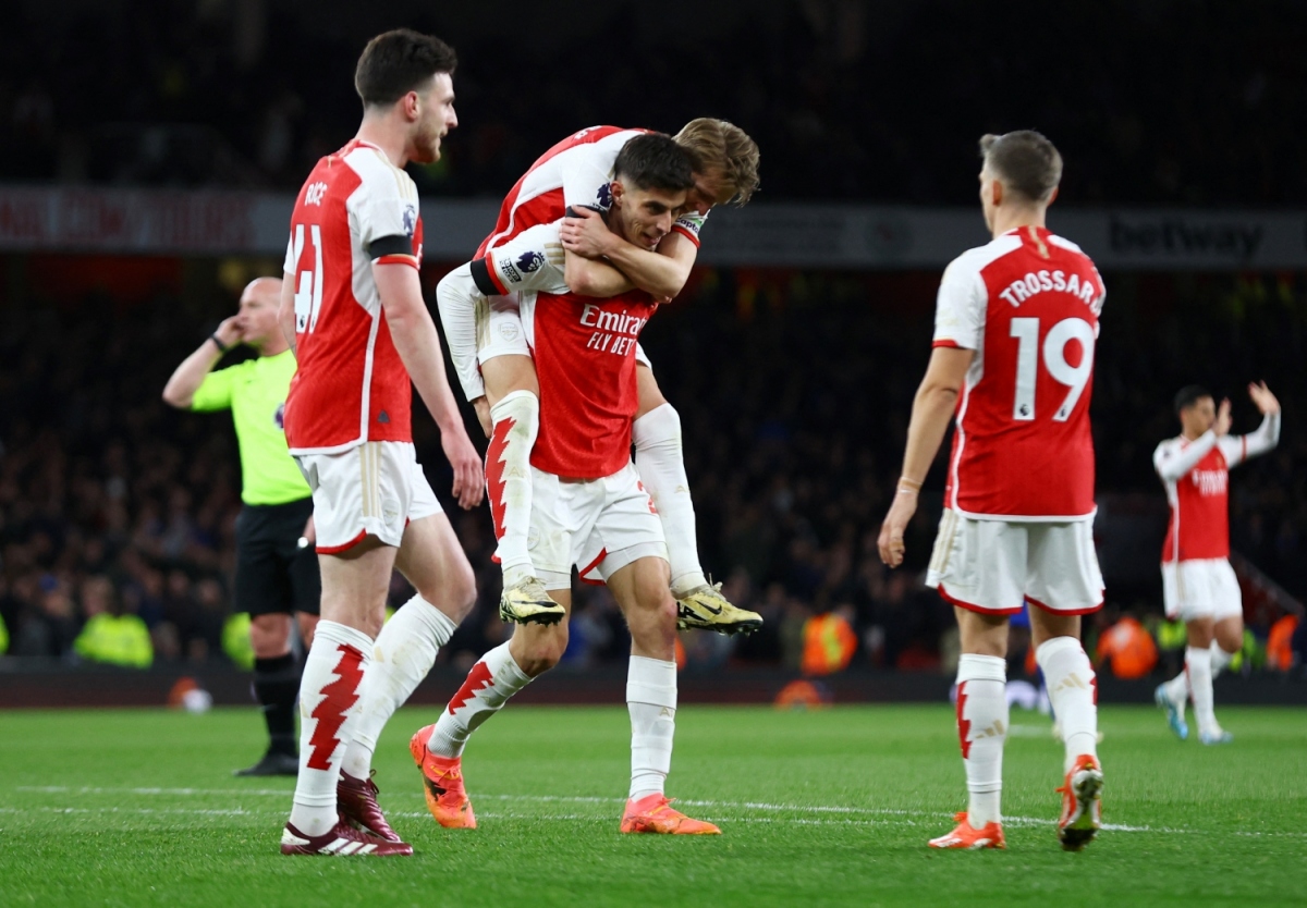 Kết quả Ngoại hạng Anh 24/4: Arsenal thắng “bàn tay nhỏ” trước Chelsea- Ảnh 2.