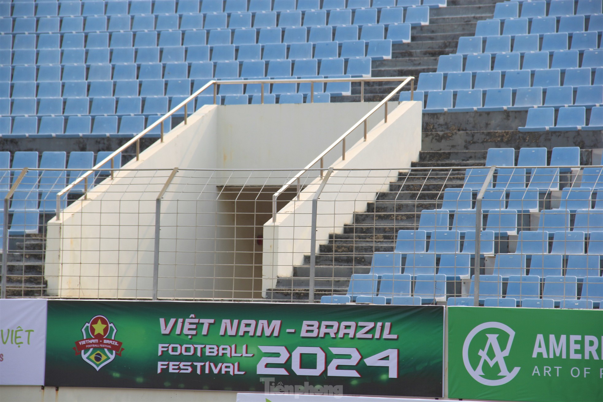 Sân vận động Hòa Xuân trước ngày đón những huyền thoại bóng đá Brazil- Ảnh 9.