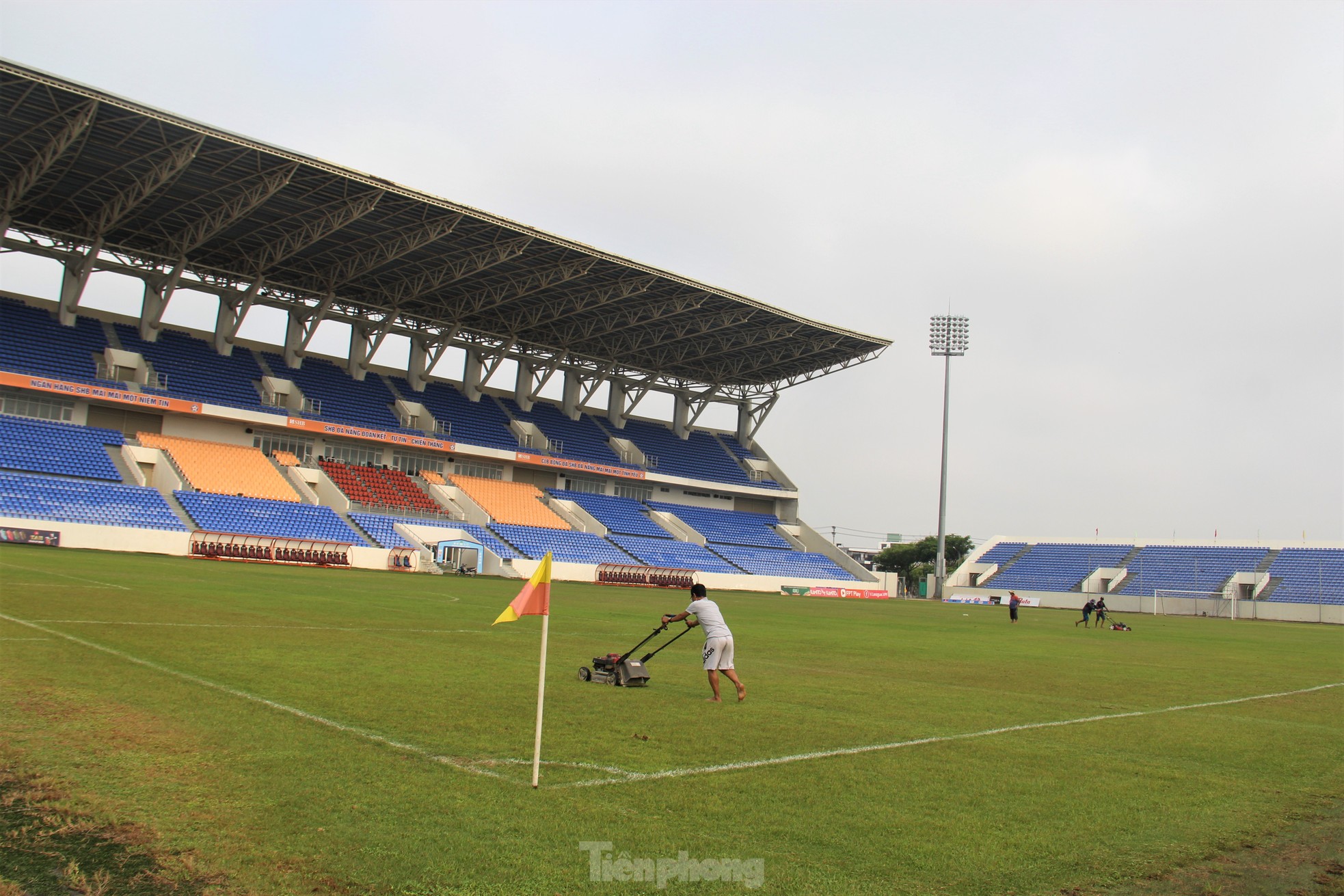 Sân vận động Hòa Xuân trước ngày đón những huyền thoại bóng đá Brazil- Ảnh 7.