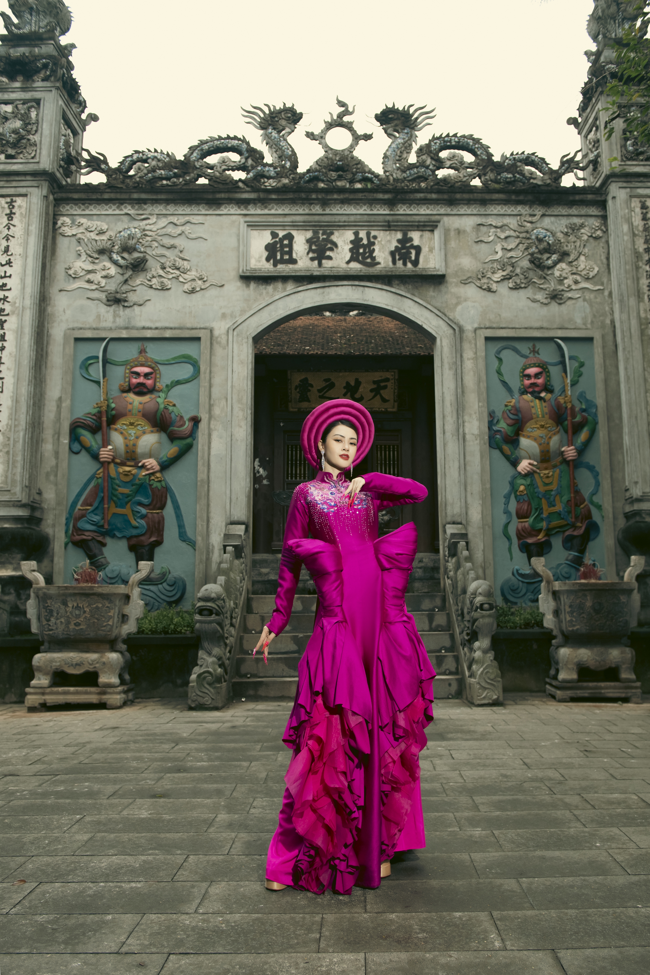 Hoa hậu Lý Kim Thảo dầm mưa để quay clip quảng bá du lịch tỉnh Phú Thọ- Ảnh 6.