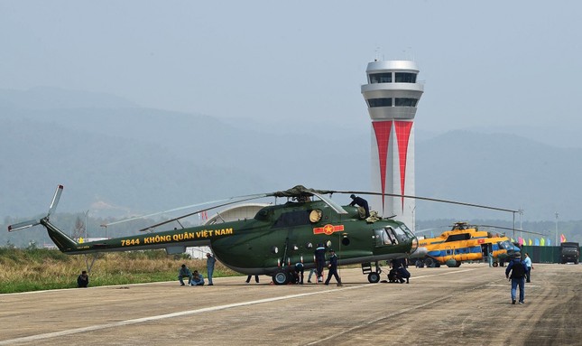 Không quân bay hợp luyện đội hình chuẩn bị Lễ kỷ niệm 70 năm Chiến thắng Điện Biên Phủ- Ảnh 4.