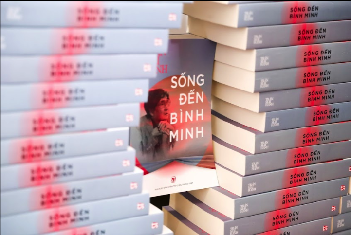 "Sống đến bình minh" - Trần Mai Hạnh để hiểu về số phận con người- Ảnh 2.