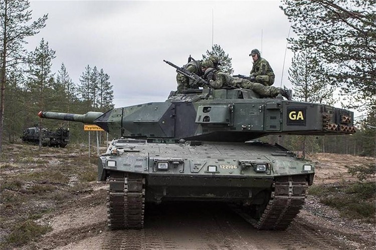 Đang mổ xẻ tăng Leopard 2A5 chiến lợi phẩm- Ảnh 1.