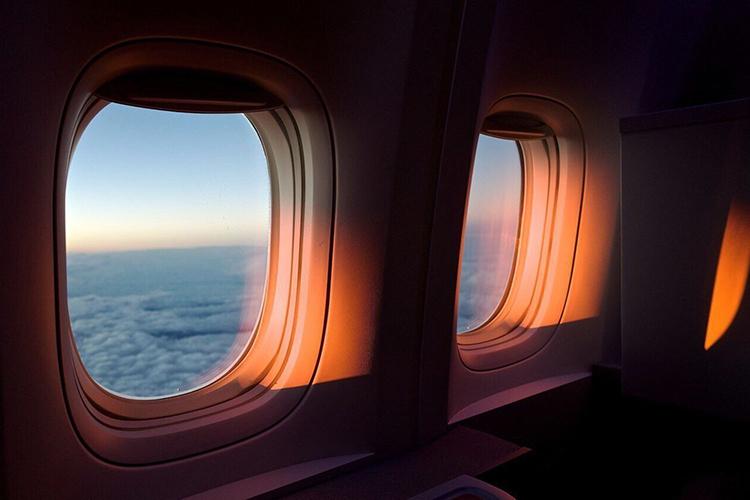 Vì sao cửa sổ trên máy bay lại có hình oval chứ không phải hình vuông?- Ảnh 1.