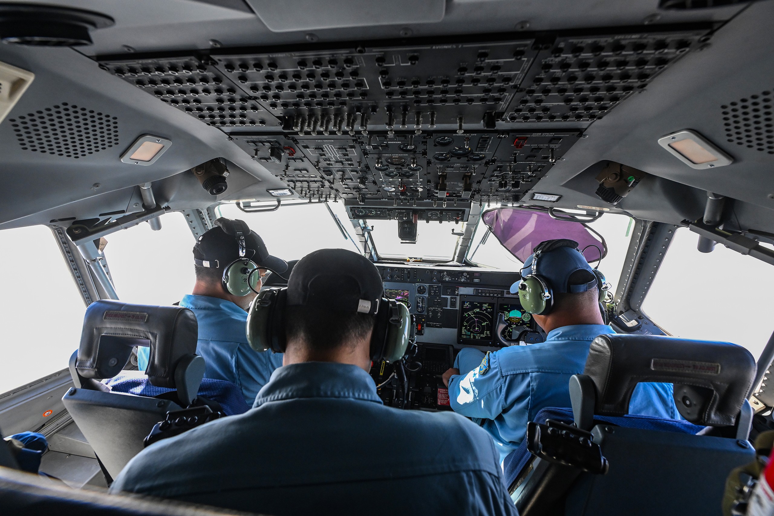 Những ngày này, Lữ đoàn Không quân 918 (Quân chủng Phòng không - Không quân, Bộ Quốc phòng) tổ chức hàng chục chuyến bay bằng vận tải cơ C-295 đưa các cán bộ, chiến sĩ và thiết bị từ sân bay Gia Lâm, Hà Nội đến Điện Biên để phục vụ lễ kỷ niệm 70 năm chiến thắng Điện Biên Phủ vào ngày 7/5.