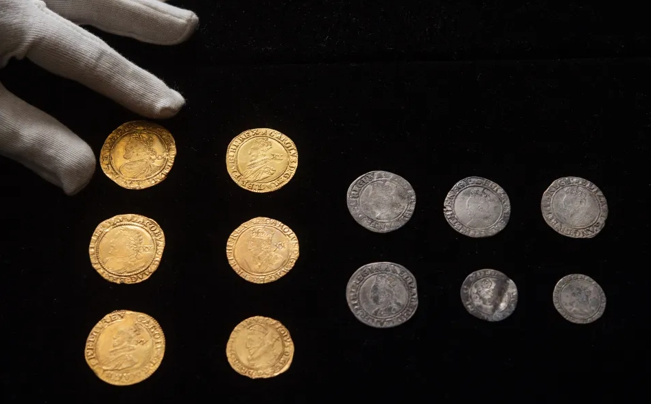 Đang đào móng sửa nhà thì phát hiện 1029 đồng tiền vàng vương vãi, chuyên gia phán: Căn nhà nằm trên đất quý, có thể ‘‘phát tài’’ trong nay mai- Ảnh 3.