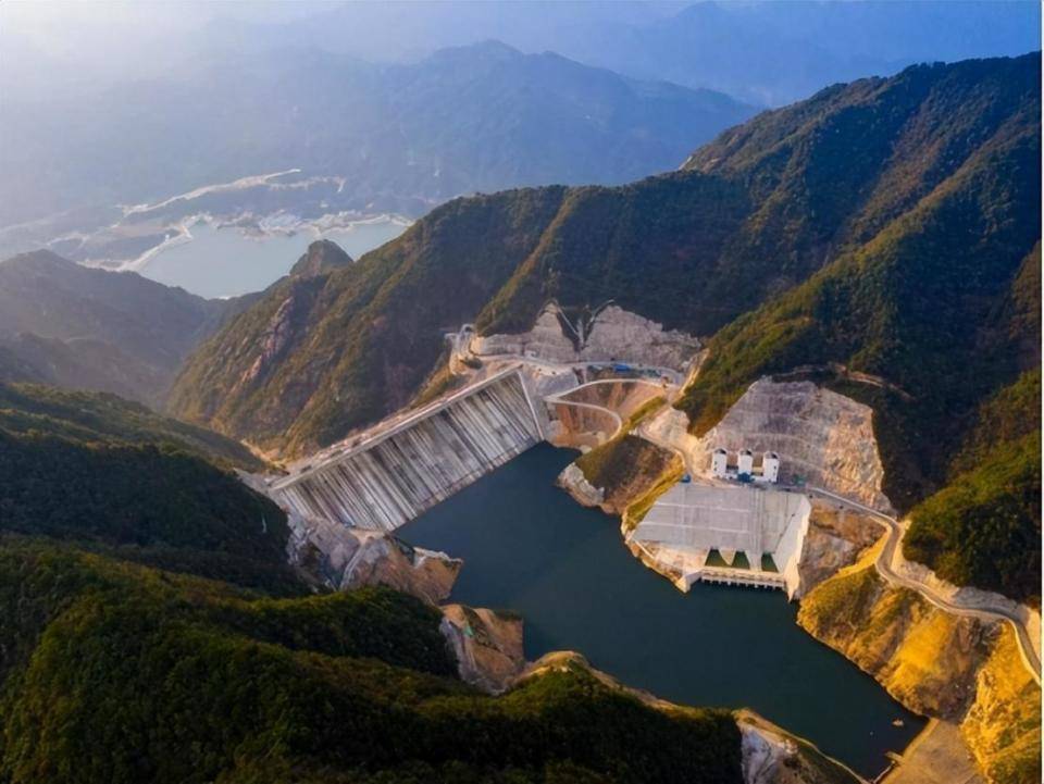 Trung Quốc bỏ 'núi tiền' xây thủy điện ở độ cao nghìn mét: Chi 10 thu 8, lỗ nặng mà vẫn được 'vỗ tay' - Ảnh 1.