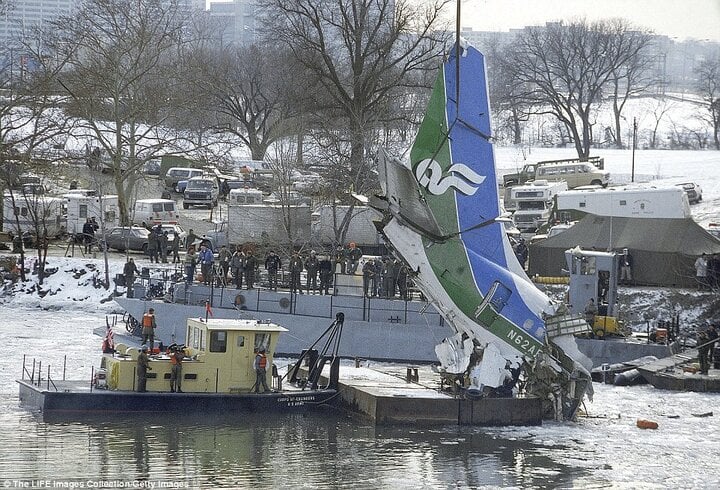Phi công cho con 15 tuổi cầm lái, máy bay gặp nạn khiến 75 người thiệt mạng- Ảnh 3.