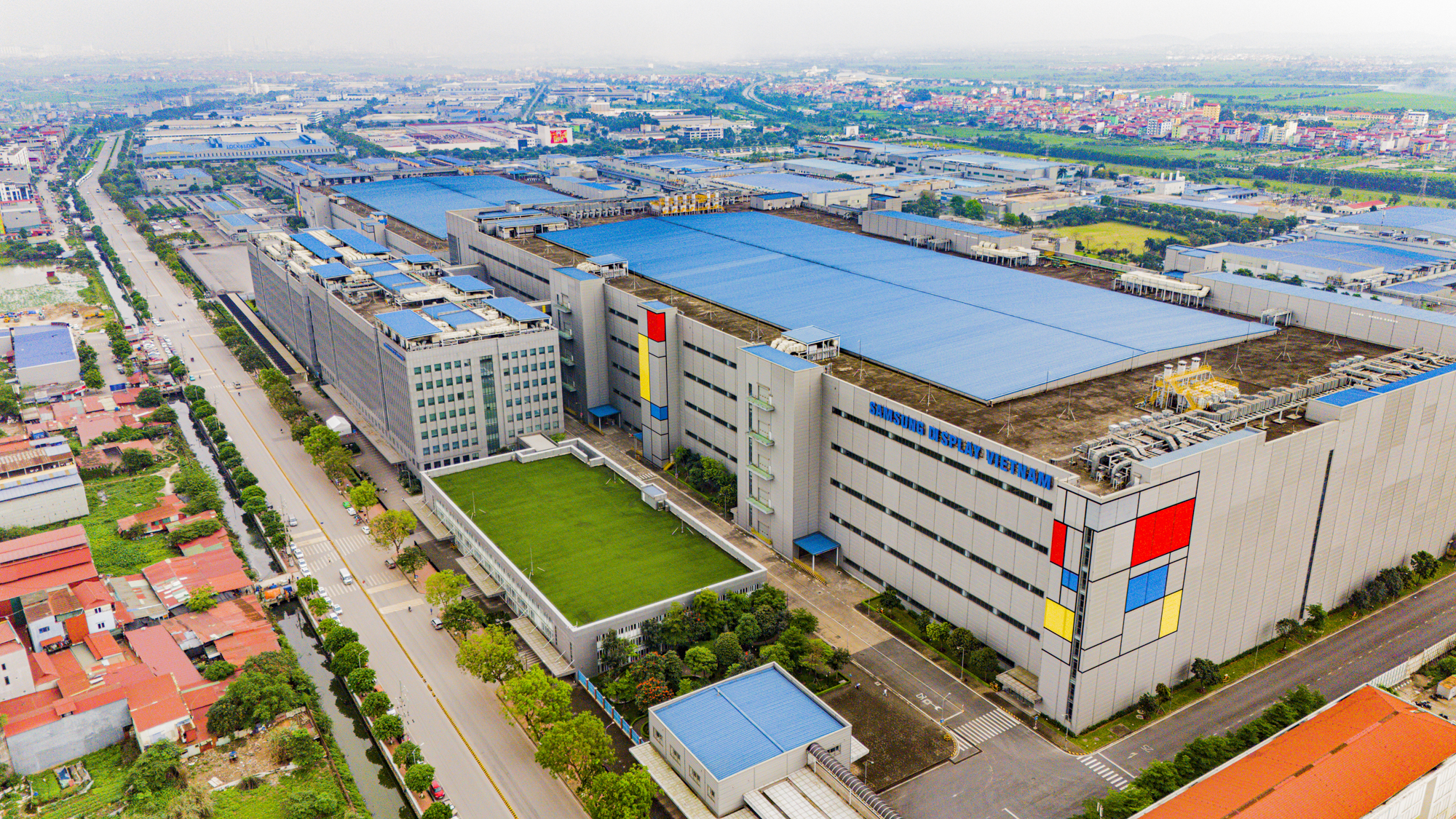Toàn cảnh những nhà máy tỷ USD sản xuất chip, thiết bị bán dẫn, điện thoại giúp tỉnh nhỏ nhất nhưng xuất khẩu cao thứ 2 Việt Nam- Ảnh 3.