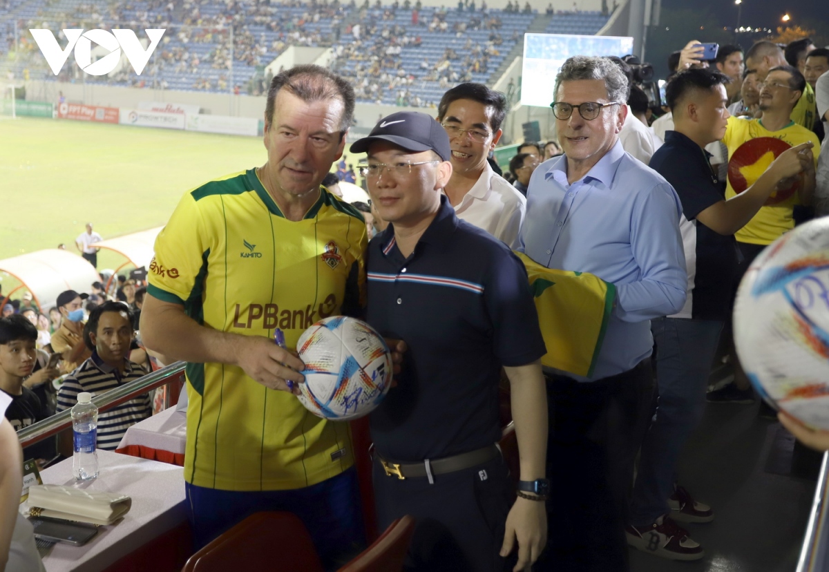 Khoảnh khắc đẹp trận cầu giữa ngôi sao bóng đá Việt Nam và Brazil trên SVĐ Hòa Xuân- Ảnh 15.