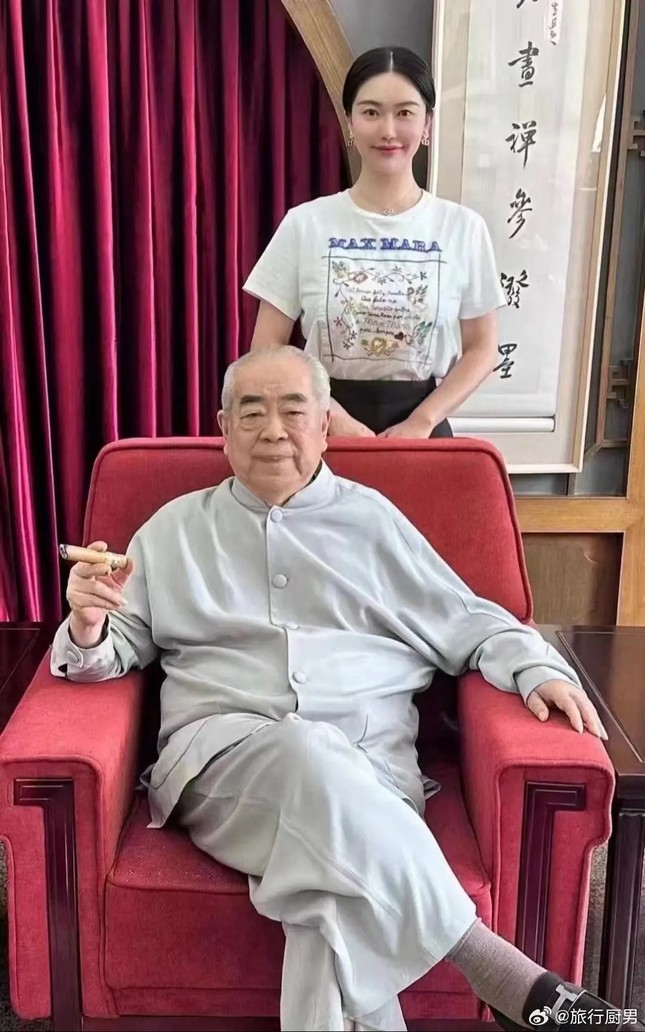 Đời tư ồn ào của nhà thư pháp Phạm Tăng 86 tuổi lấy vợ thứ 4 kém 50 tuổi- Ảnh 1.