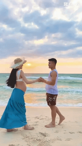 Quang Hải khoe clip bụng bầu của Chu Thanh Huyền, cùng vợ khiêu vũ trong khung cảnh lãng mạn- Ảnh 2.