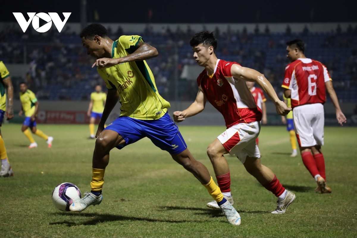 Khoảnh khắc đẹp trận cầu giữa ngôi sao bóng đá Việt Nam và Brazil trên SVĐ Hòa Xuân- Ảnh 6.
