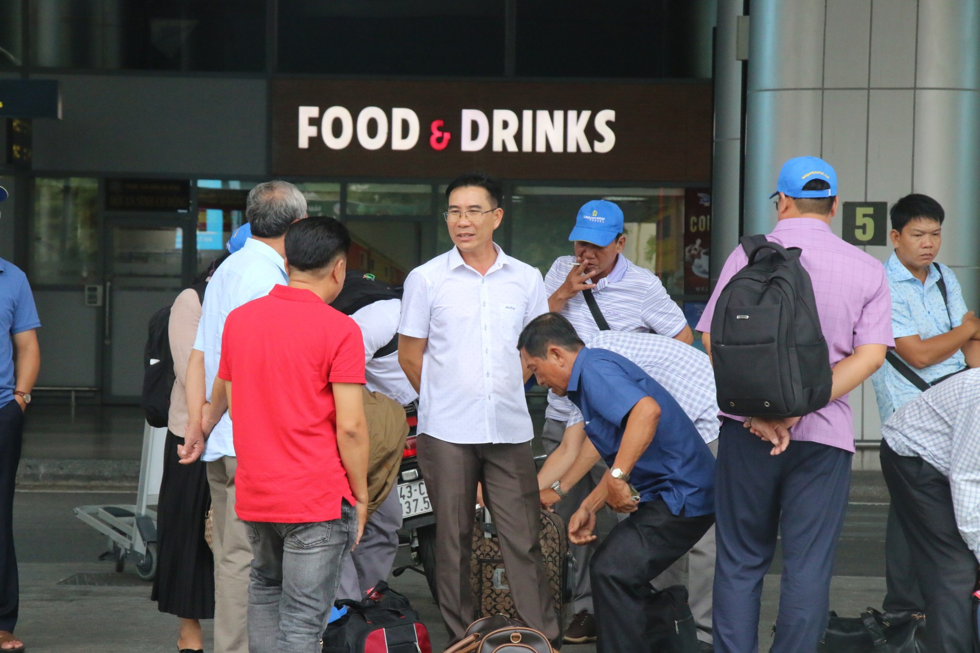 Khung cảnh lạ ở sân bay Tân Sơn Nhất trong ngày đầu nghỉ lễ 30-4, 1-5- Ảnh 16.