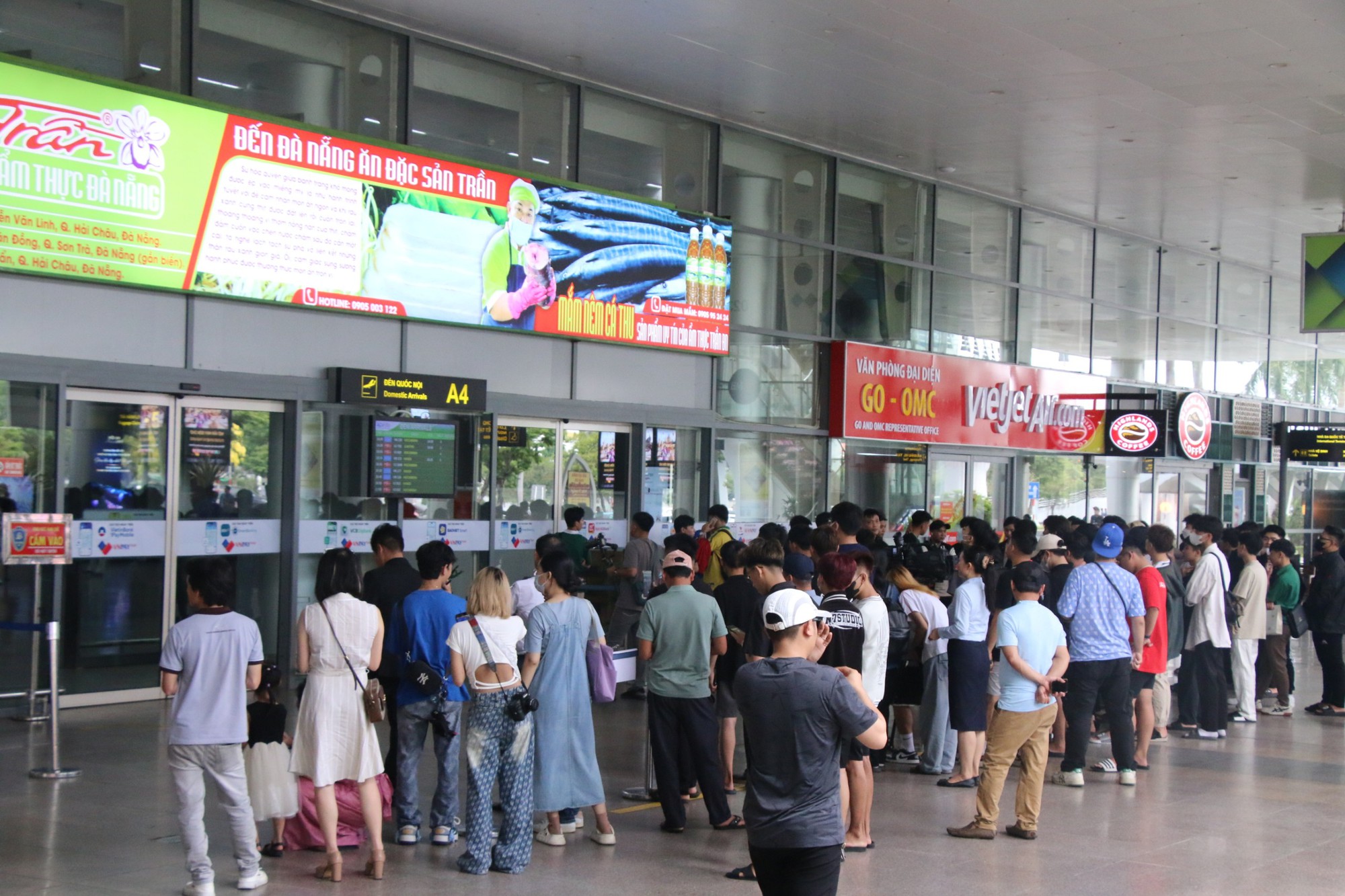 Khung cảnh lạ ở sân bay Tân Sơn Nhất trong ngày đầu nghỉ lễ 30-4, 1-5- Ảnh 15.