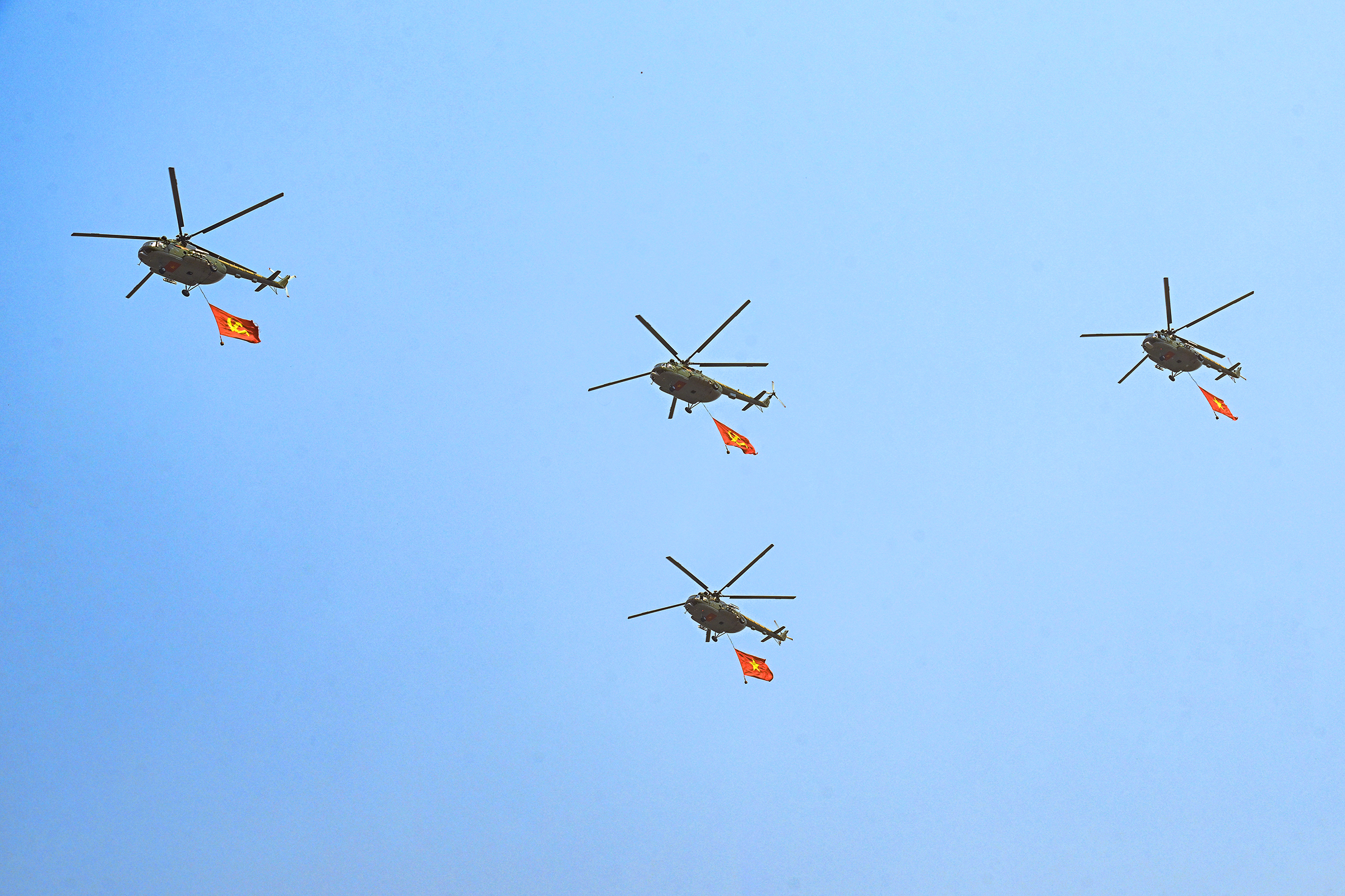 Choáng ngợp hình ảnh lần đầu 12.000 người, máy bay trực thăng trình diễn ở Điện Biên Phủ- Ảnh 9.