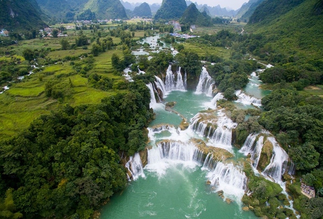 Hè ra biển quá đông đúc, dân tình kéo nhau leo núi “săn mây”: Những địa điểm gần Hà Nội chỉ cần xách balo lên là đi được ngay 30/4 này- Ảnh 14.