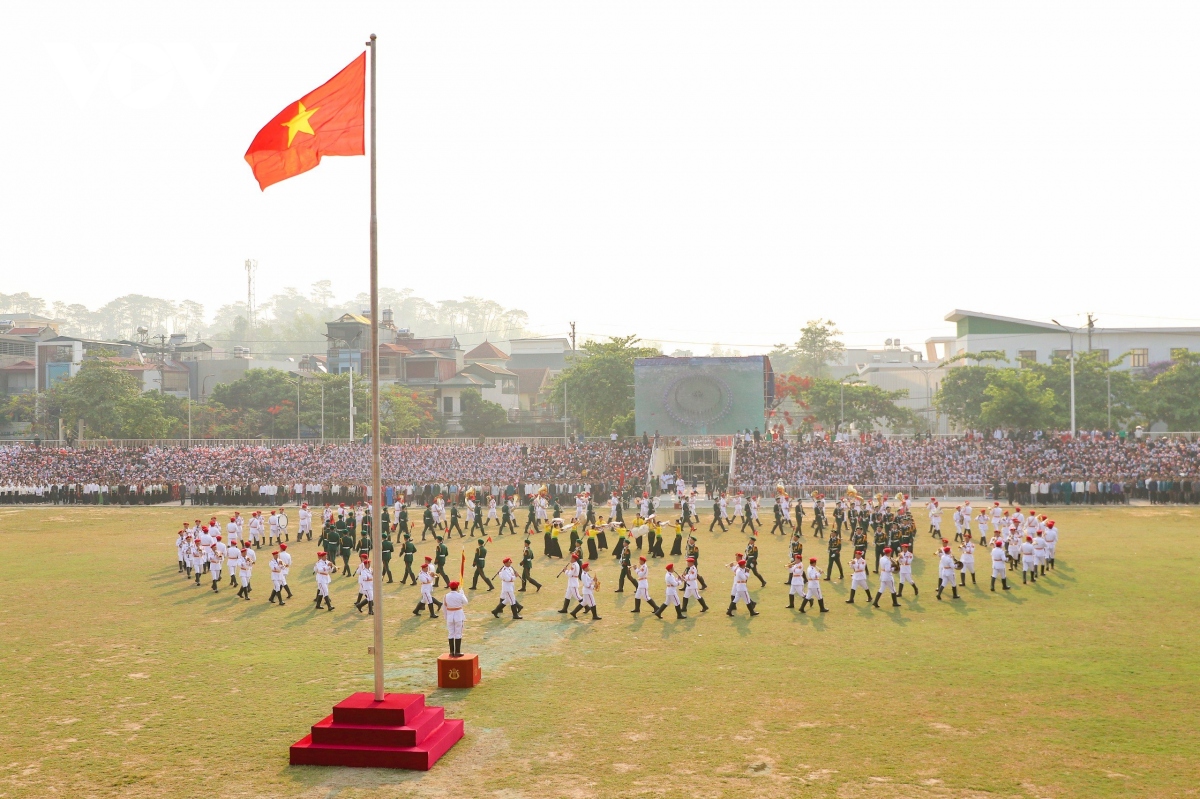 Hợp luyện toàn bộ khối diễu binh, diễu hành kỷ niệm 70 năm Chiến thắng Điện Biên Phủ- Ảnh 2.