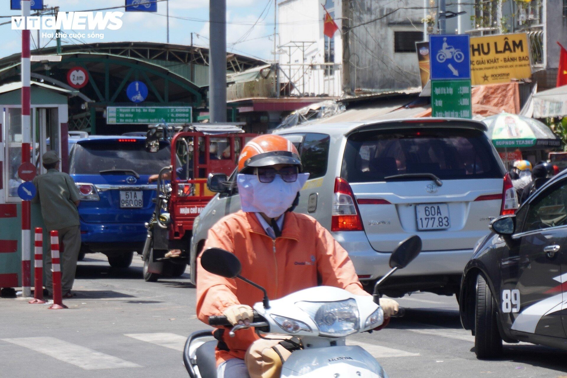 Cao tốc TP.HCM-Long Thành-Dầu Giây quá tải, chạy vào phà Cát Lái cũng kẹt cứng- Ảnh 9.