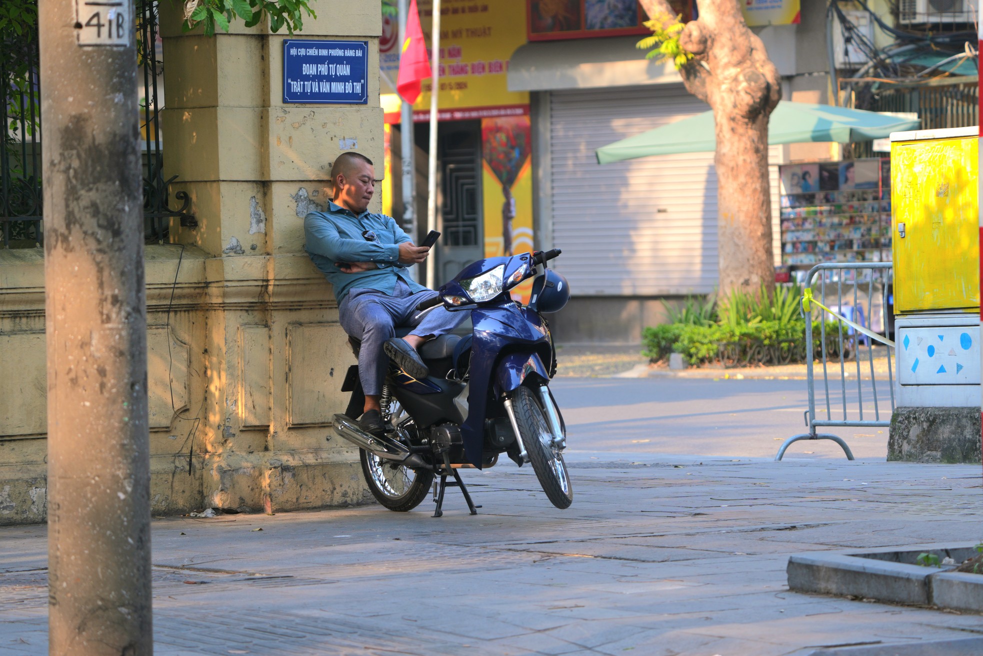 Hà Nội dịu nhiệt bất ngờ, điểm vui chơi dần đông đúc- Ảnh 15.