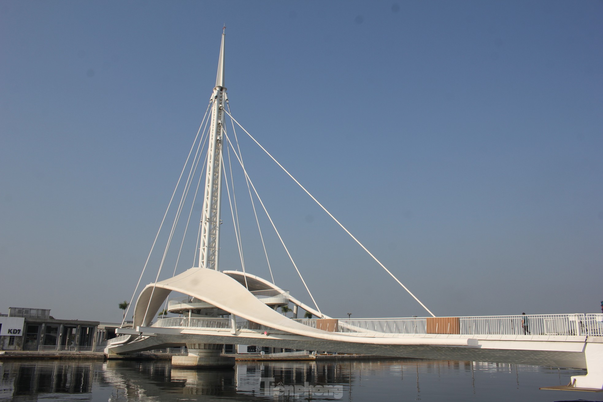 Chiêm ngưỡng kiến trúc ấn tượng của cầu xoay vượt sông dài nhất Châu Á- Ảnh 3.