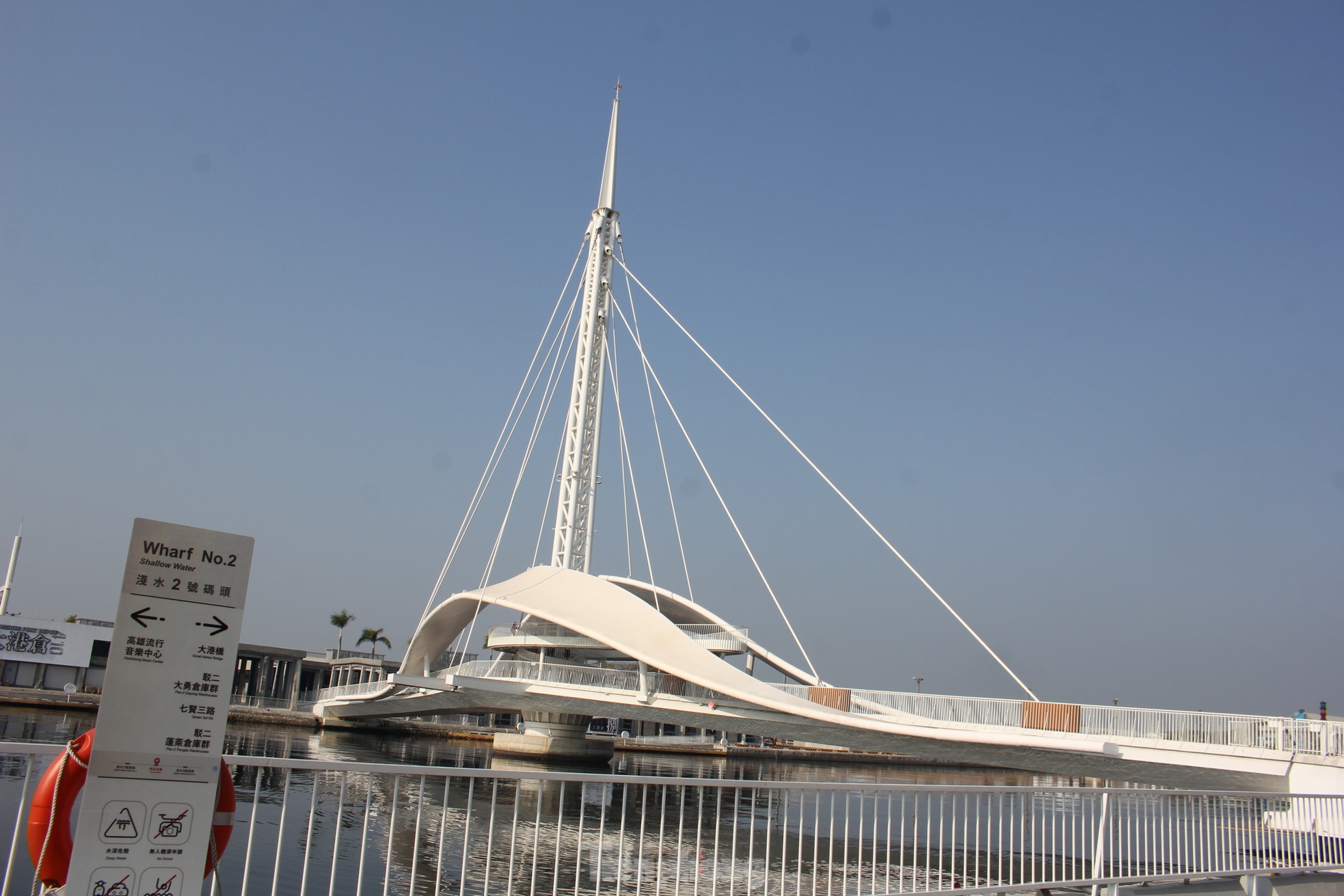 Chiêm ngưỡng kiến trúc ấn tượng của cầu xoay vượt sông dài nhất Châu Á- Ảnh 1.
