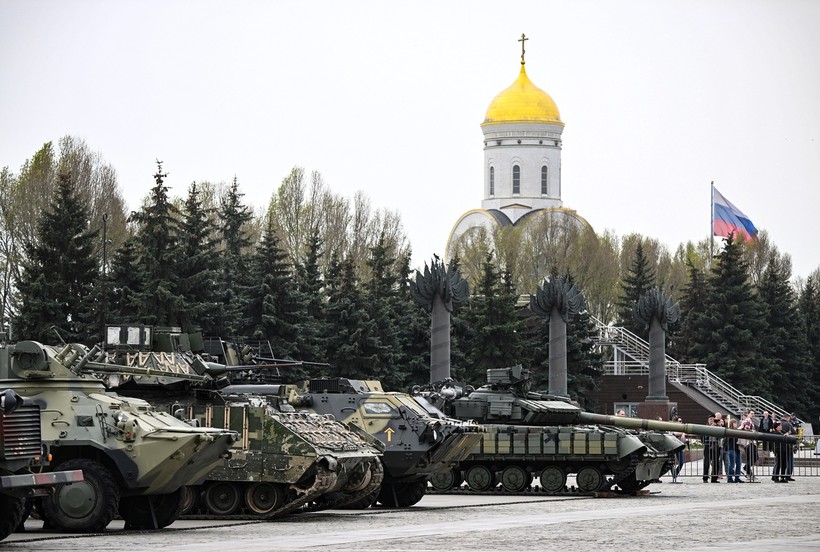 Xe tăng Leopard và hàng chục cỗ máy phương Tây xuất hiện tại Moscow- Ảnh 2.