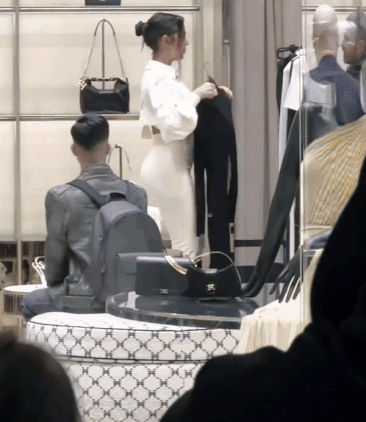 Bạn gái Ronaldo khi mua sắm: Chọn đồ không nhìn giá, có dàn nhân viên hùng hậu đi theo để xách hết túi lớn túi nhỏ- Ảnh 3.