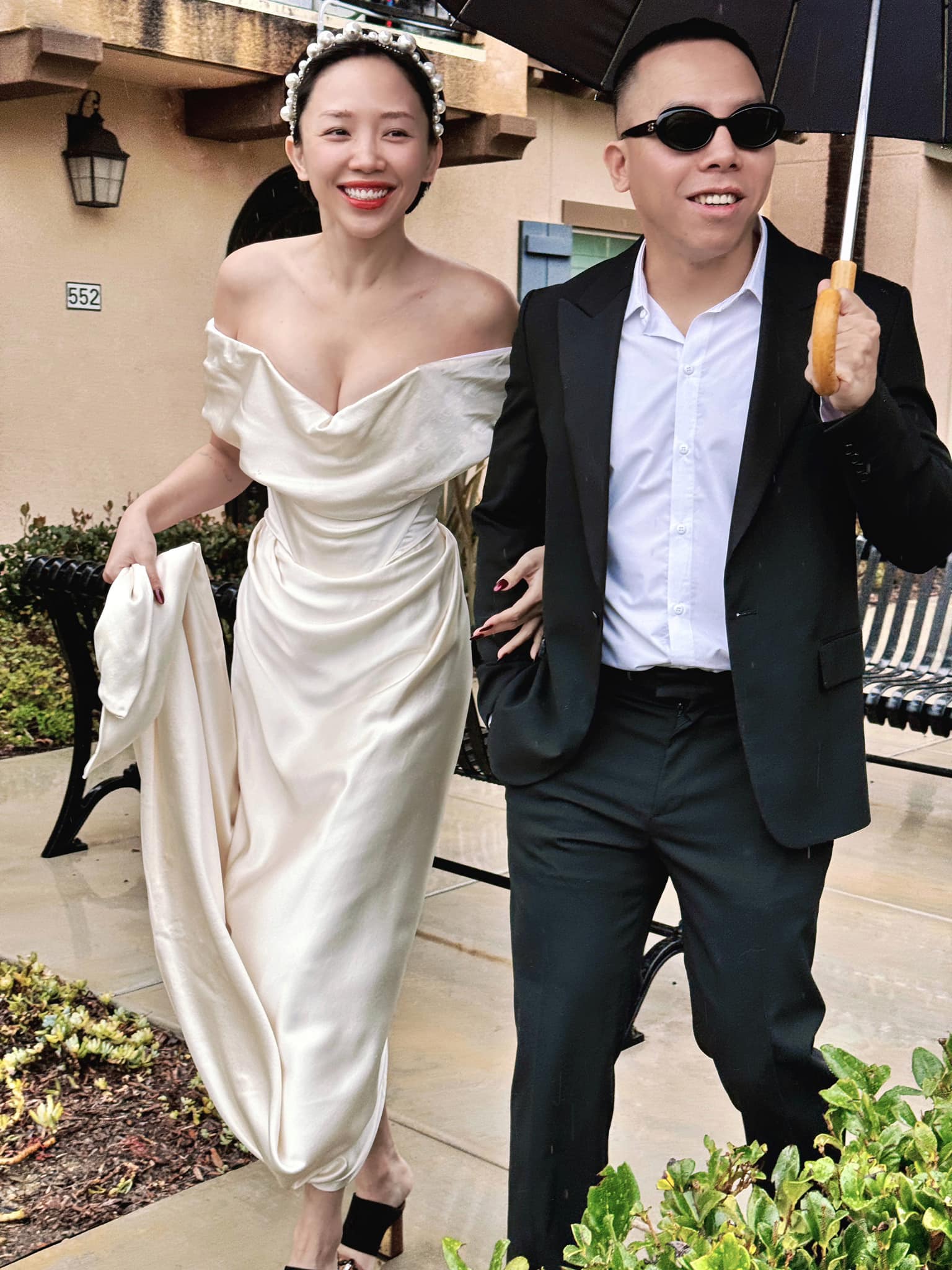 Hé lộ bức ảnh duy nhất trong lễ ăn hỏi riêng tư cặp đôi Vbiz tại Hà Nội, nhan sắc cô dâu gây chú ý- Ảnh 4.