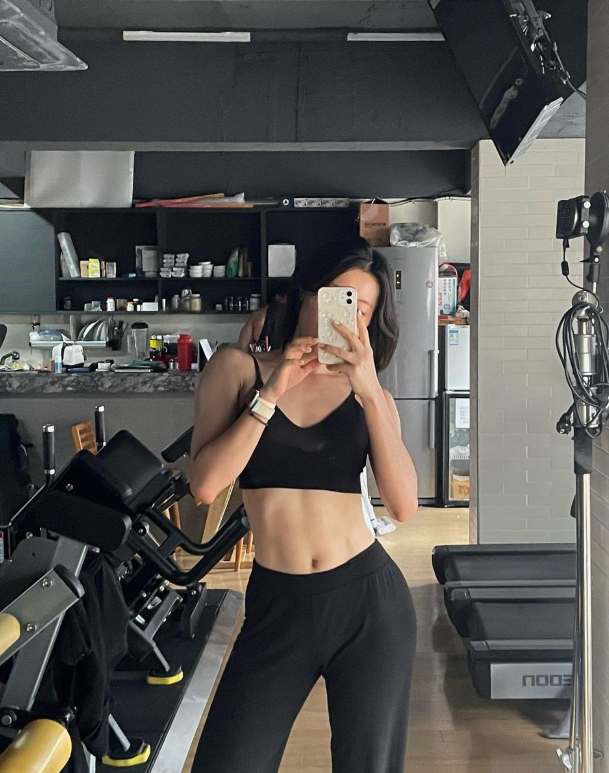 C&ocirc; g&aacute;i hoang mang khi đi tập gym được PT y&ecirc;u cầu gửi... ảnh mặc đồ l&oacute;t, hỏi cả chuyện ri&ecirc;ng tư "để xem c&oacute; phải g&aacute;i ngoan kh&ocirc;ng"?!- Ảnh 1.