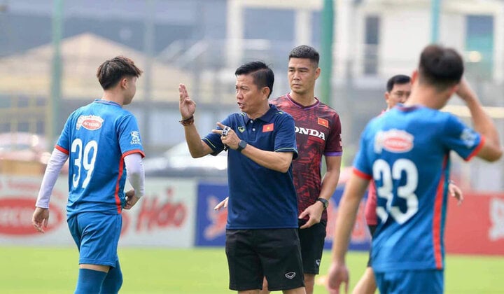 HLV Hoàng Anh Tuấn 'chữa cháy', U23 Việt Nam vẫn mang dấu ấn ông Troussier?- Ảnh 1.