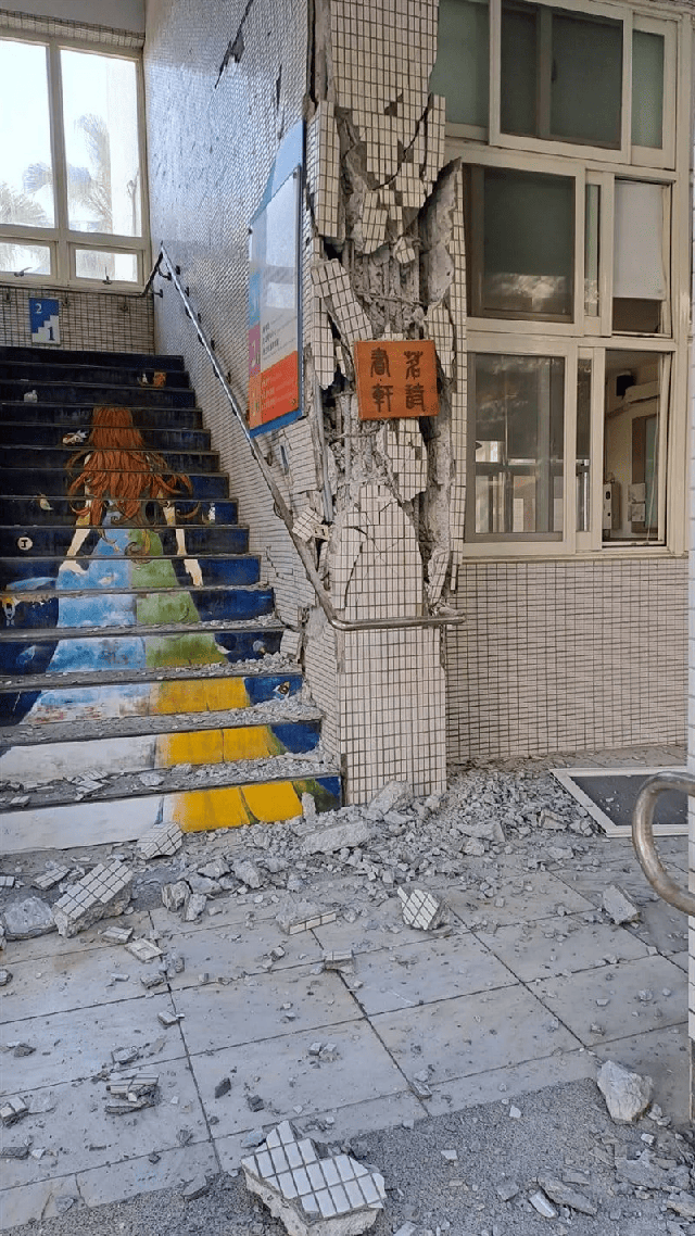 Khung cảnh ngôi trường bị ảnh hưởng nặng nề nhất trong trận động đất ở Đài Loan: Hư hại khắp nơi, lộ rõ cốt thép- Ảnh 6.