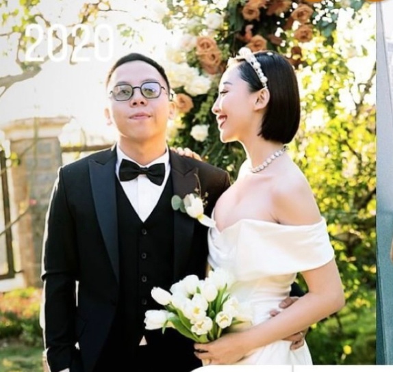 Hé lộ bức ảnh duy nhất trong lễ ăn hỏi riêng tư cặp đôi Vbiz tại Hà Nội, nhan sắc cô dâu gây chú ý- Ảnh 2.