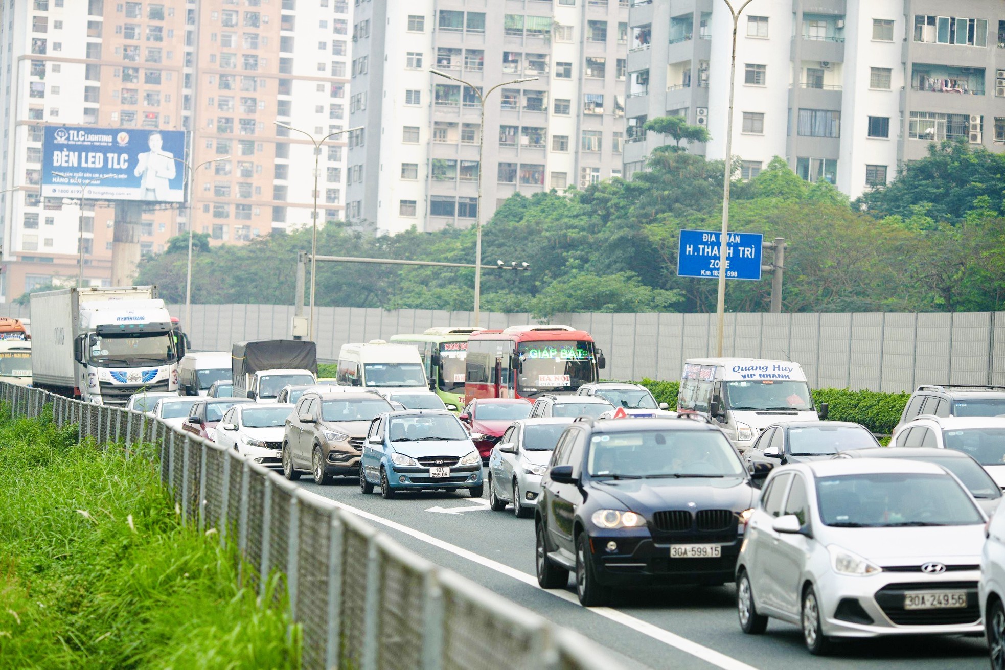 Chưa hết kỳ nghỉ lễ, cao tốc hướng về Hà Nội ùn ứ kéo dài- Ảnh 10.