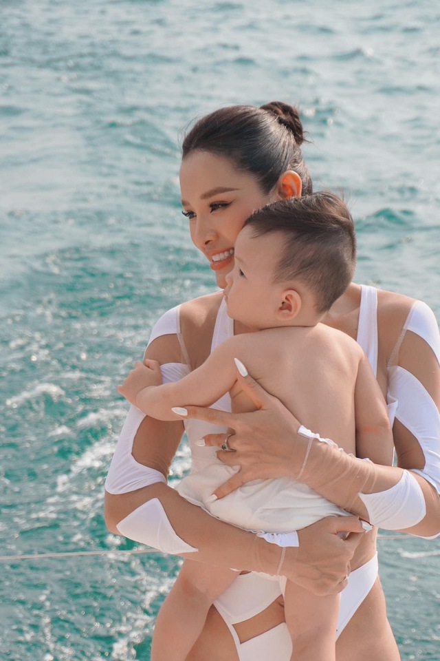 Vợ chồng Phương Trinh Jolie kỷ niệm 2 năm ngày cưới: Quẩy tưng bừng tại Thái Lan, bao trọn du thuyền sang chảnh- Ảnh 2.
