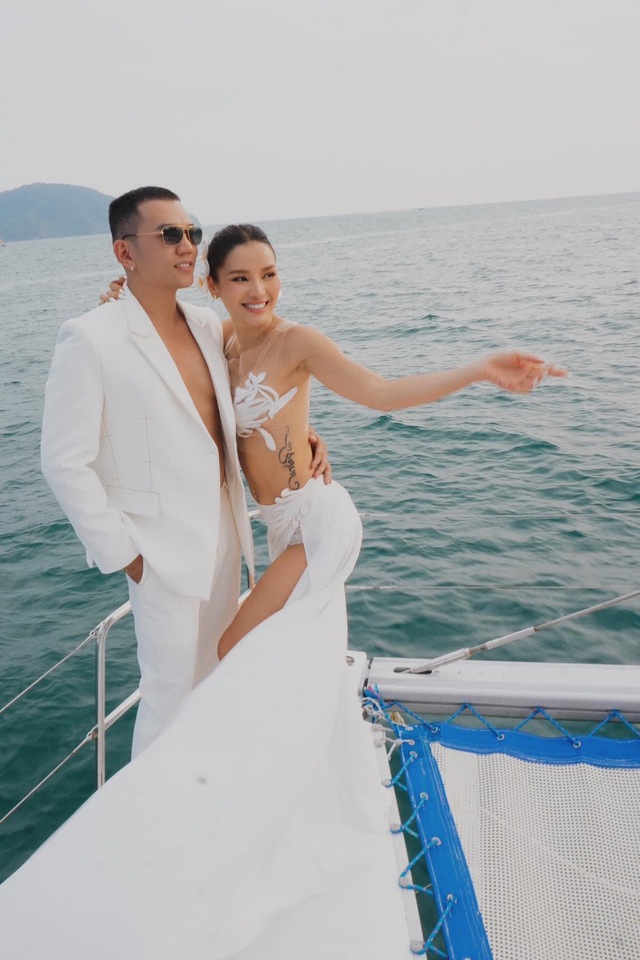 Vợ chồng Phương Trinh Jolie kỷ niệm 2 năm ngày cưới: Quẩy tưng bừng tại Thái Lan, bao trọn du thuyền sang chảnh- Ảnh 4.