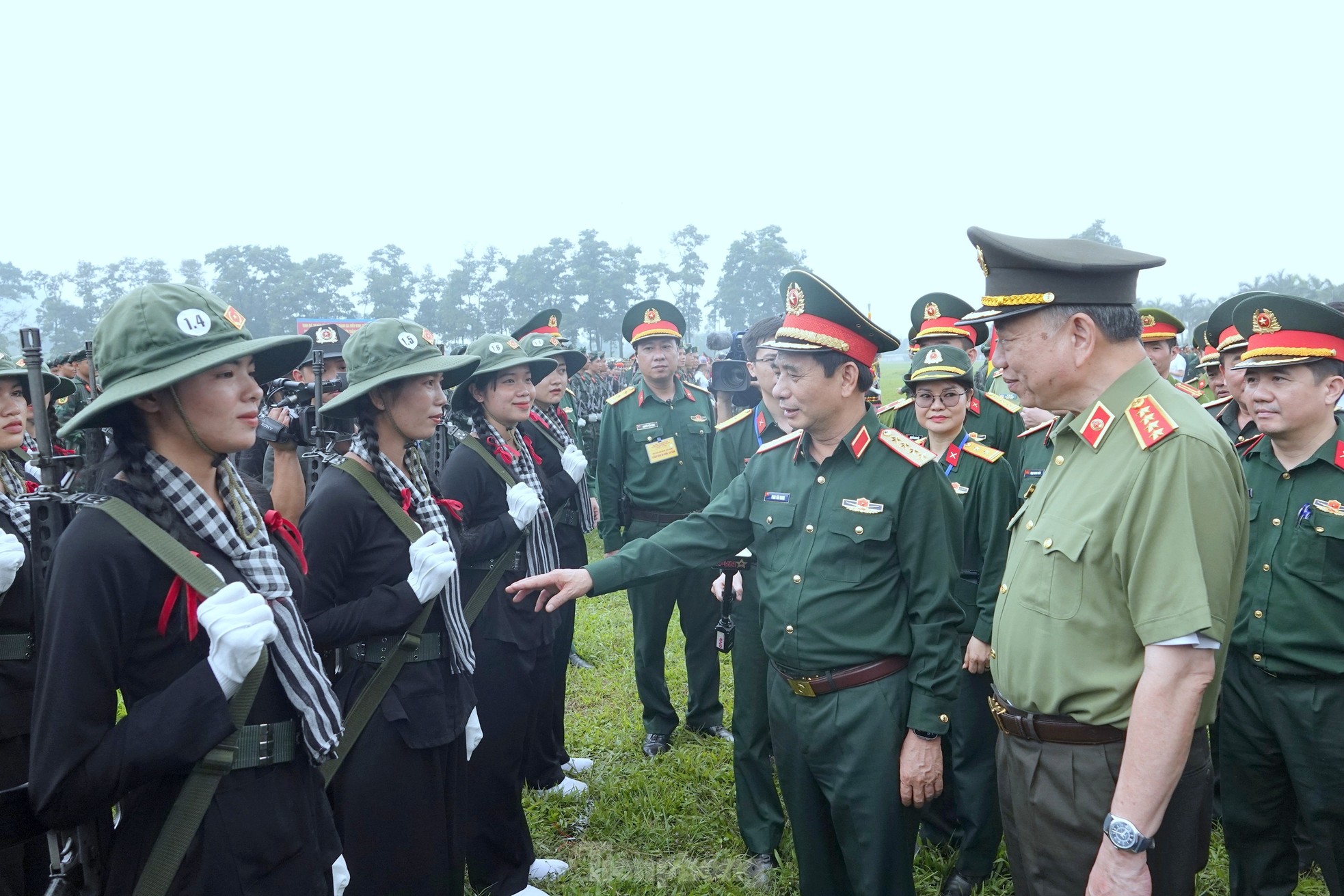 Bóng hồng phương Nam sẵn sàng cho cuộc diễu binh trọng đại ở Điện Biên- Ảnh 1.