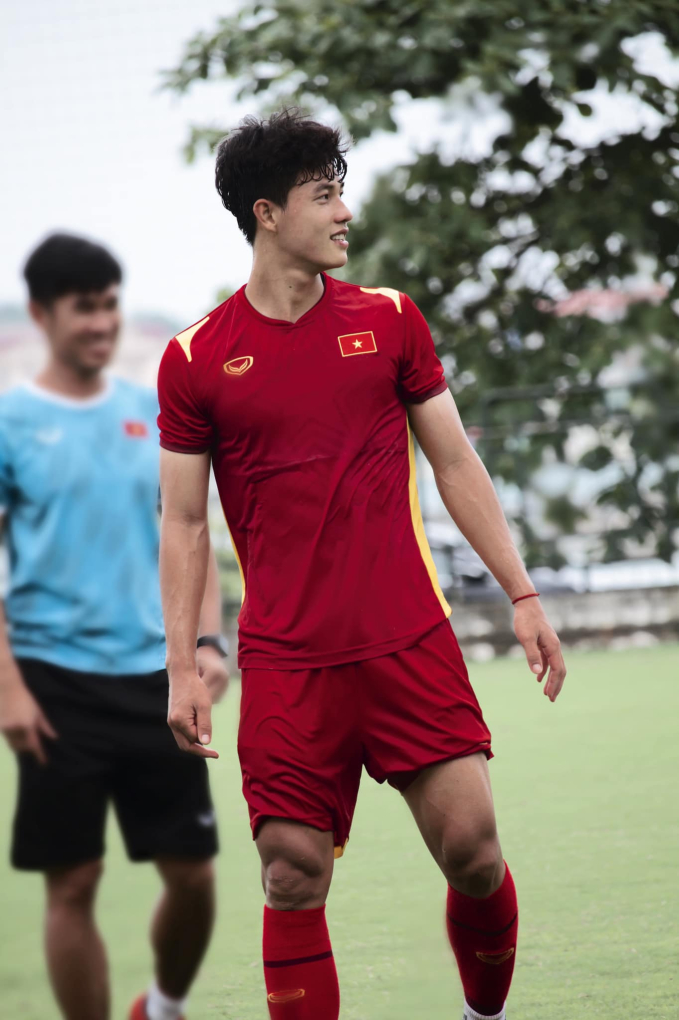 Top 5 cầu thủ điển trai nhất U23 Việt Nam: Vị trí số 1 visual cực phẩm, số 2 cao tới 1m90- Ảnh 1.