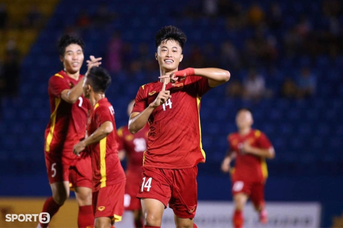 Top 5 cầu thủ điển trai nhất U23 Việt Nam: Vị trí số 1 visual cực phẩm, số 2 cao tới 1m90- Ảnh 13.