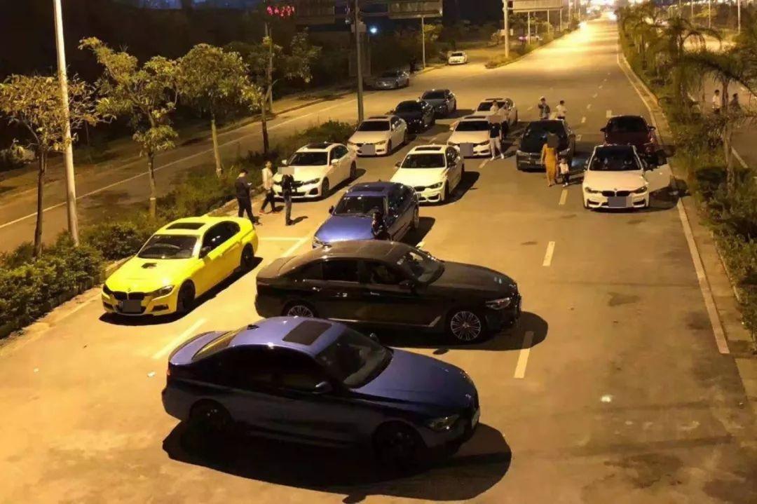 Theo dõi thanh niên thất nghiệp kiếm 17 tỷ đồng/ngày, mua 4 căn biệt thự, xe sang, 140 cảnh sát ập vào quán cà phê, bắt giữ 23 đối tượng- Ảnh 1.