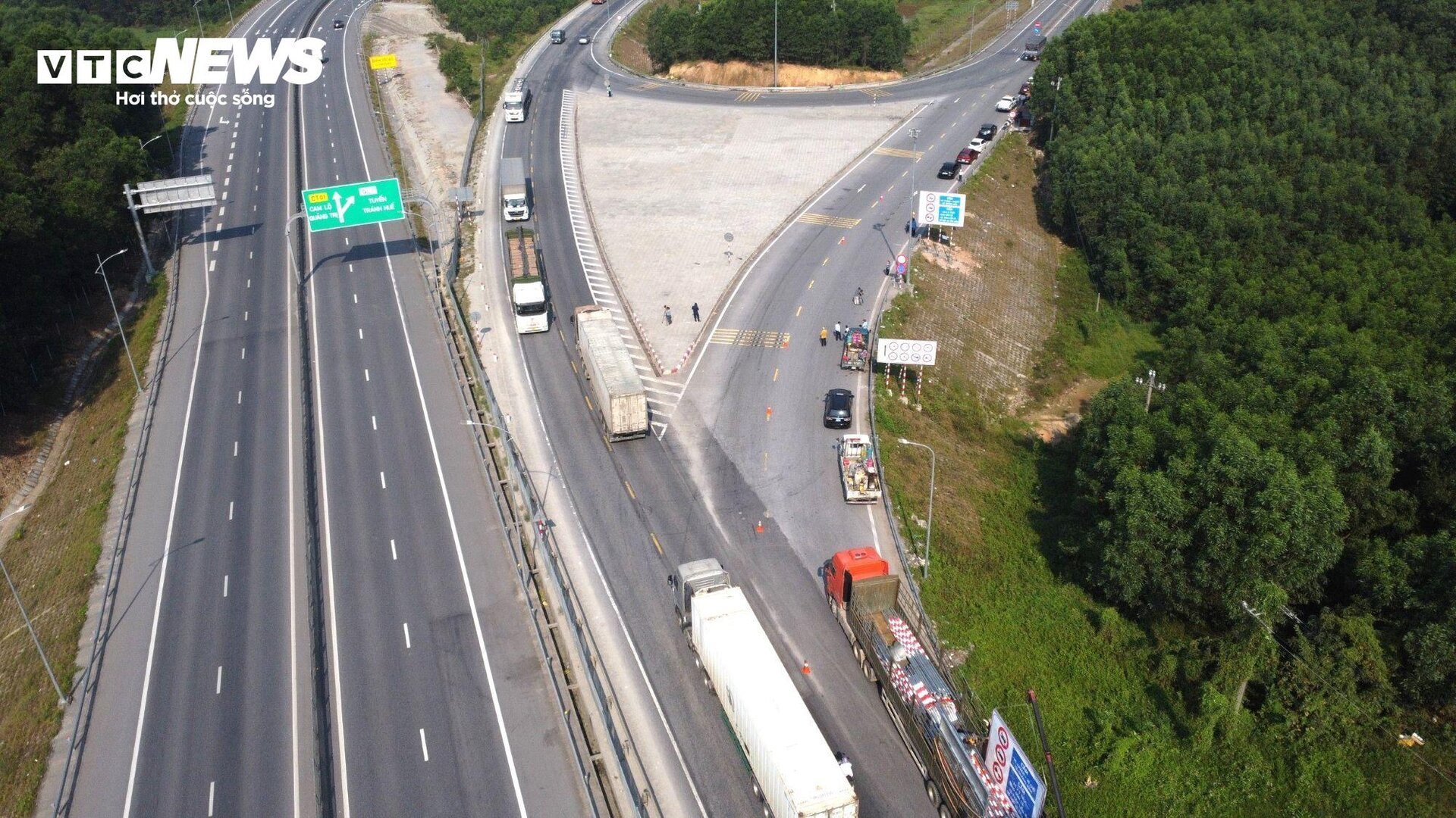 Ngày đầu cấm xe tải nặng tại cao tốc Cam Lộ-La Sơn: Nhiều xe phải quay đầu- Ảnh 6.