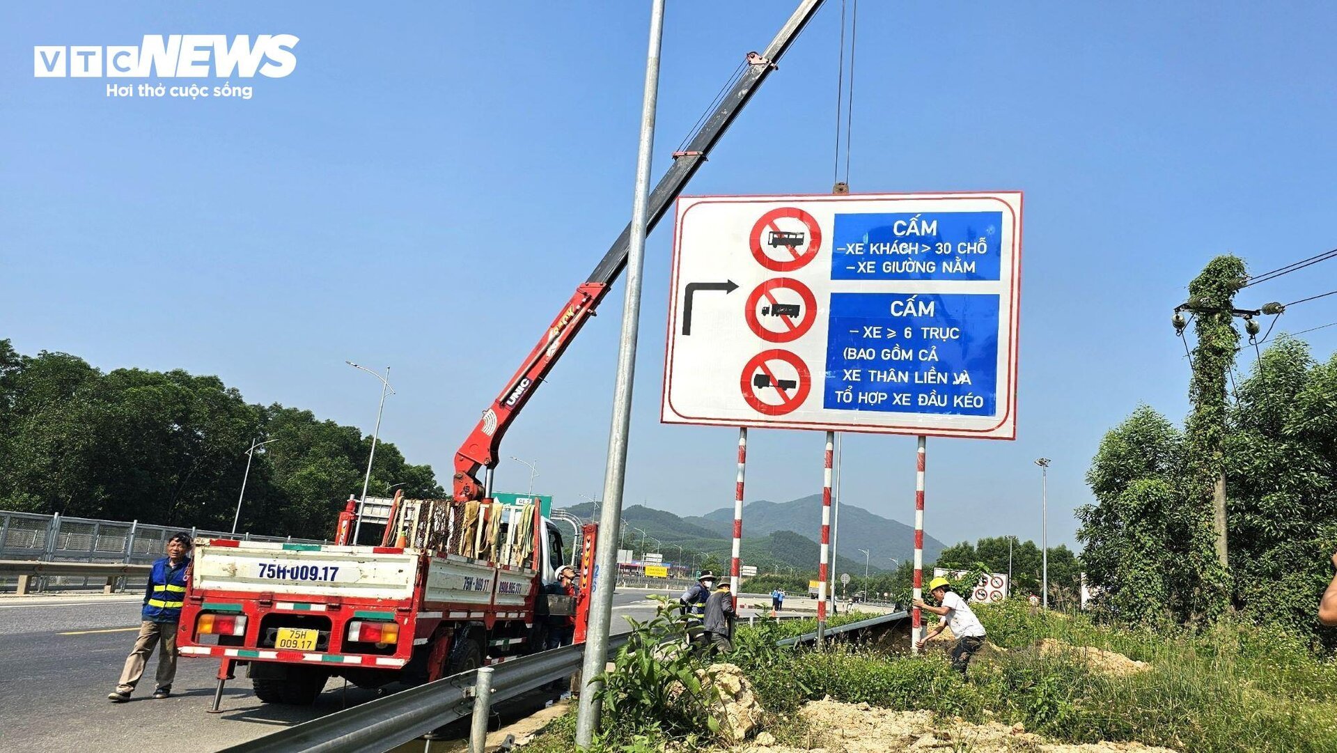 Ngày đầu cấm xe tải nặng tại cao tốc Cam Lộ-La Sơn: Nhiều xe phải quay đầu- Ảnh 8.